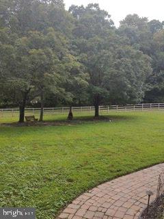 LAYTONSVILLE KNOLLS - Residential Lease