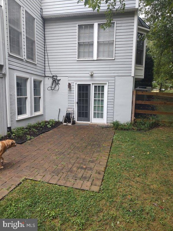 LAYTONSVILLE KNOLLS - Residential Lease