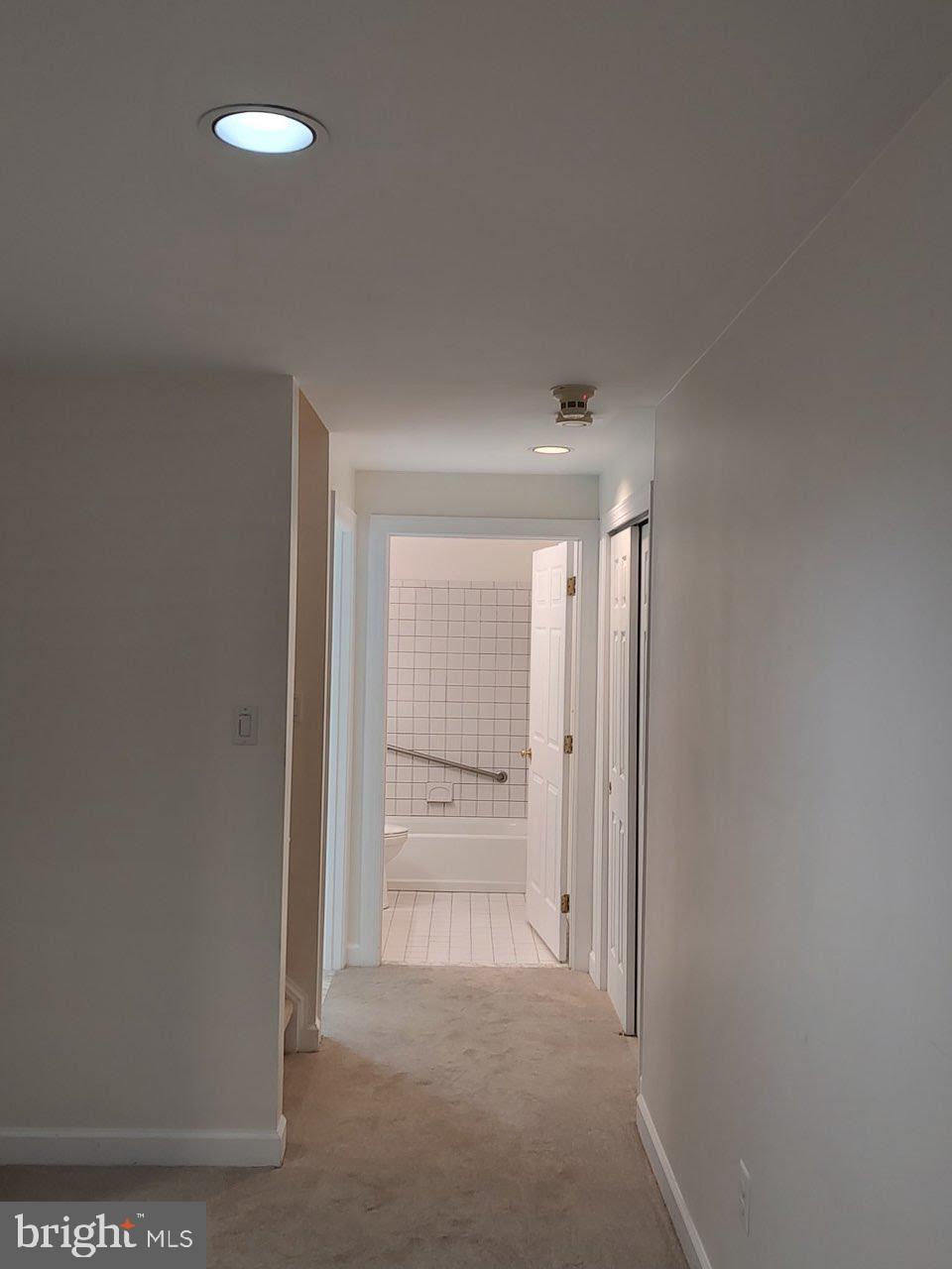 LAYTONSVILLE KNOLLS - Residential Lease