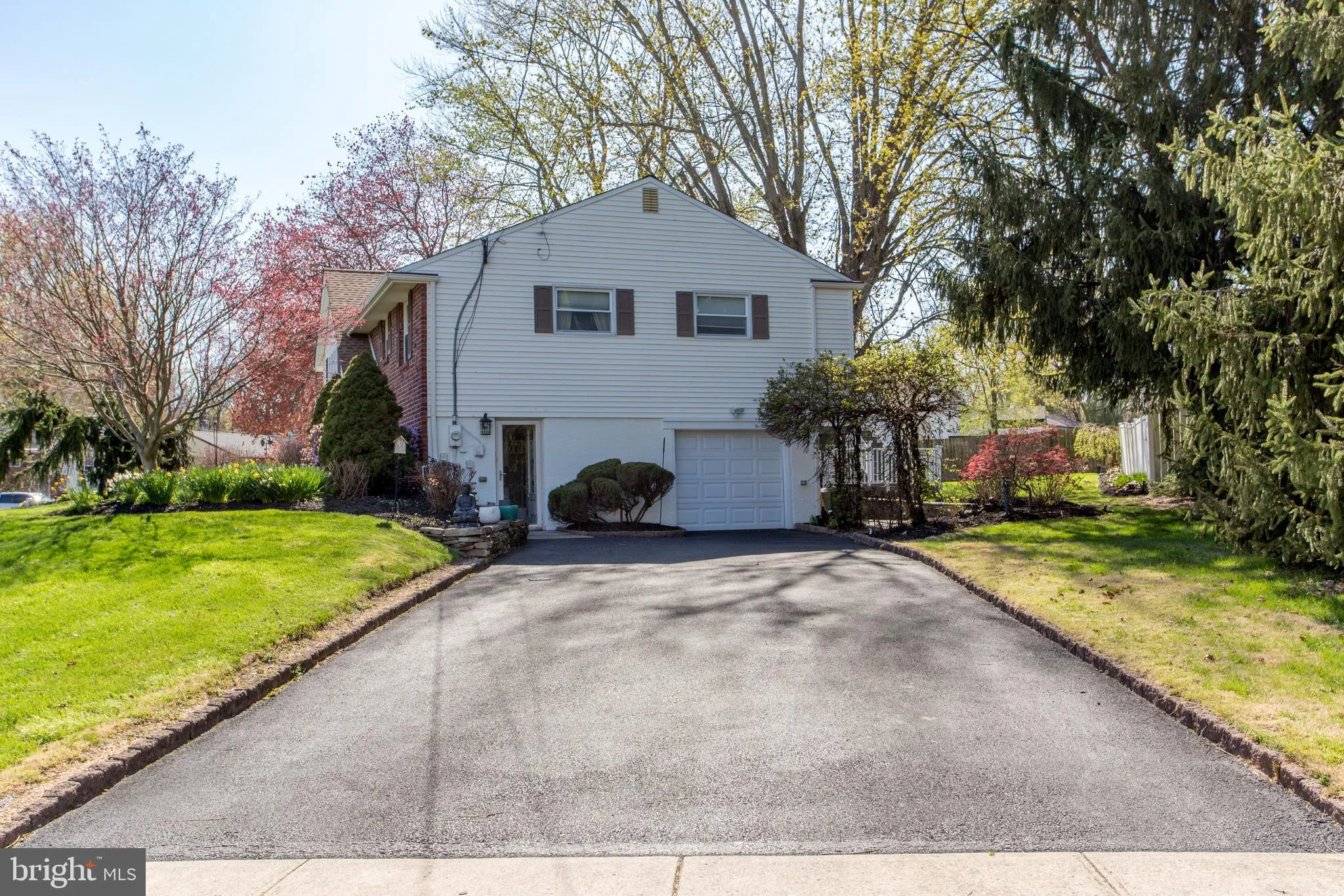 Warrington, Pennsylvania 18976, United States, 4 Bedrooms Bedrooms, ,3 BathroomsBathrooms,Residential,Pending,114744