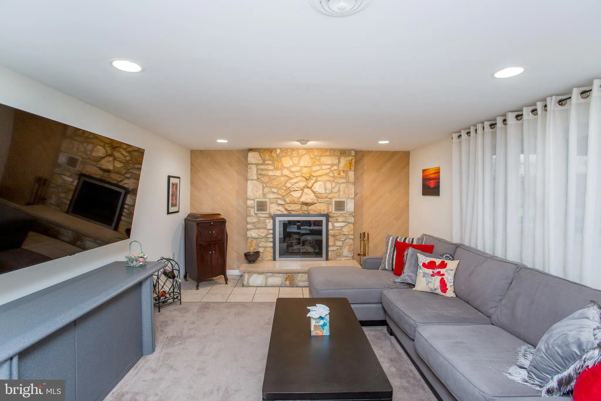 Warrington, Pennsylvania 18976, United States, 4 Bedrooms Bedrooms, ,3 BathroomsBathrooms,Residential,Pending,114744