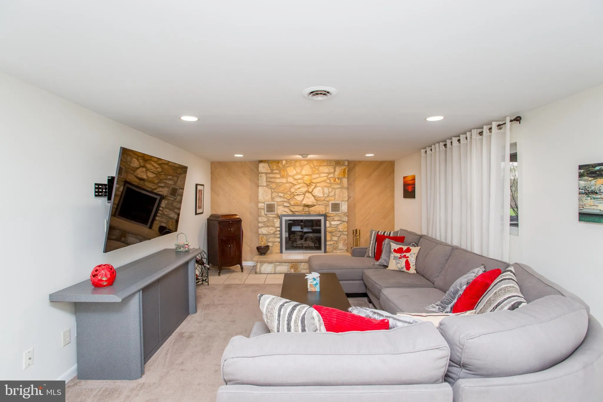 Warrington, Pennsylvania 18976, United States, 4 Bedrooms Bedrooms, ,3 BathroomsBathrooms,Residential,Pending,114744