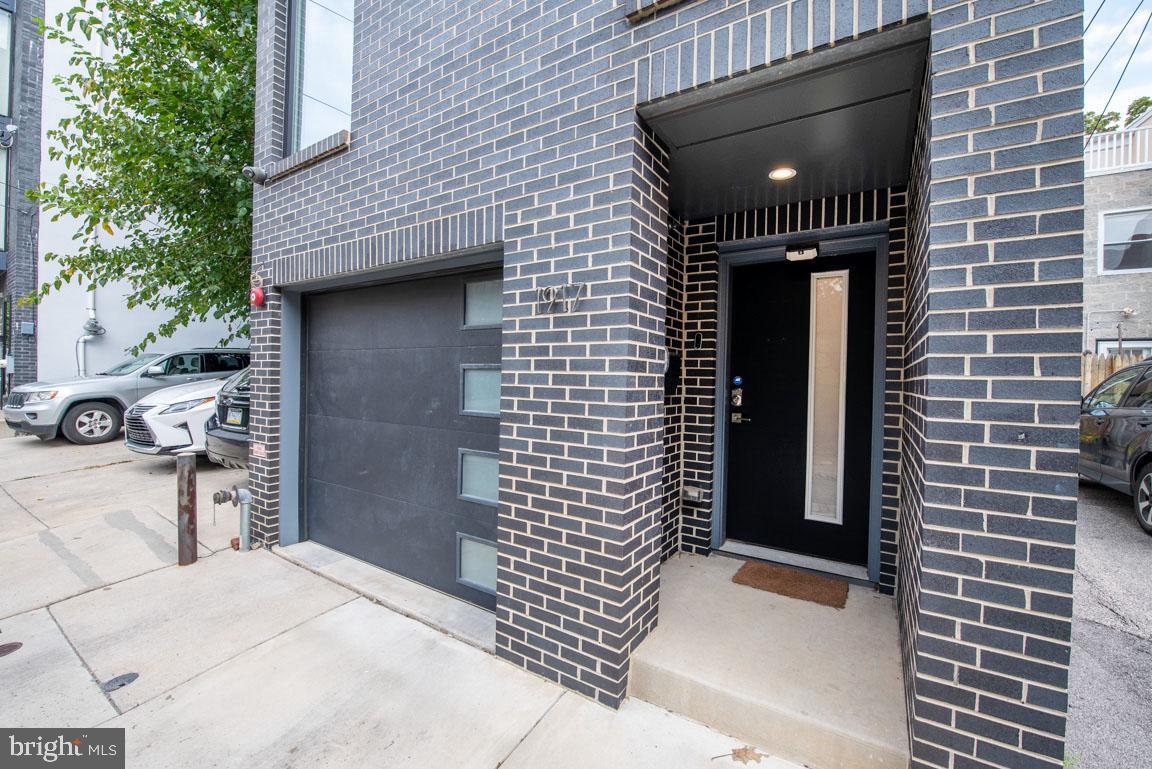 1917 W GEORGE STREET