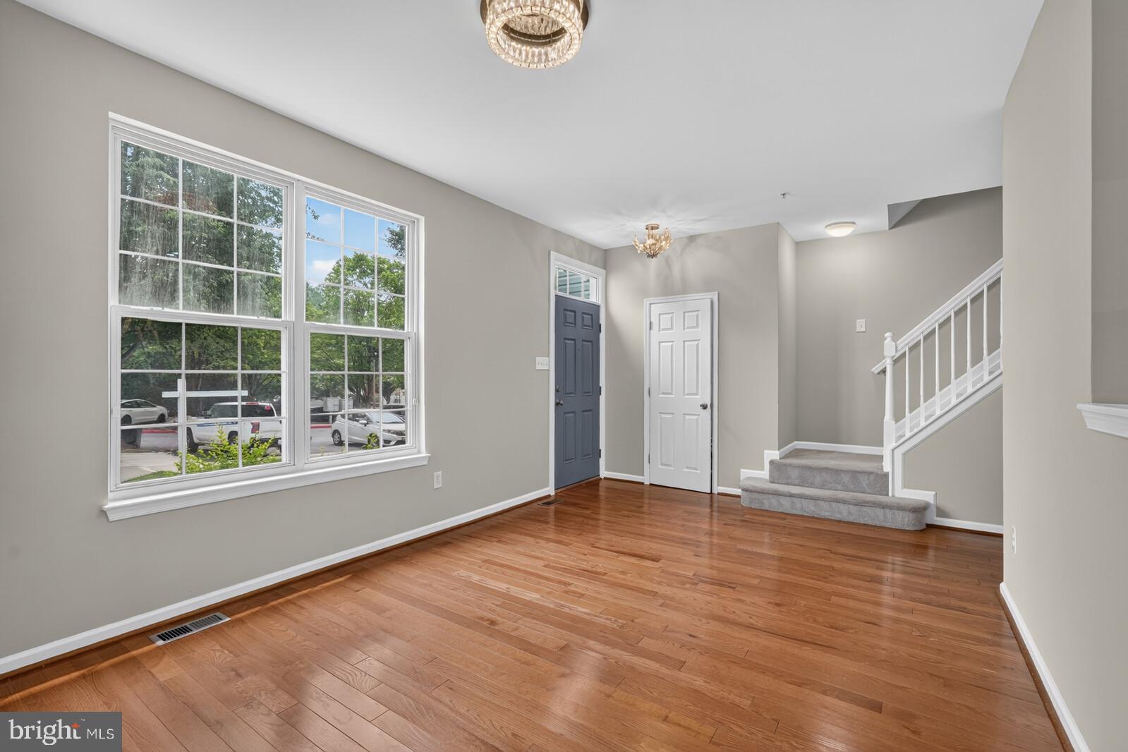 6049 BLUE POINT COURT