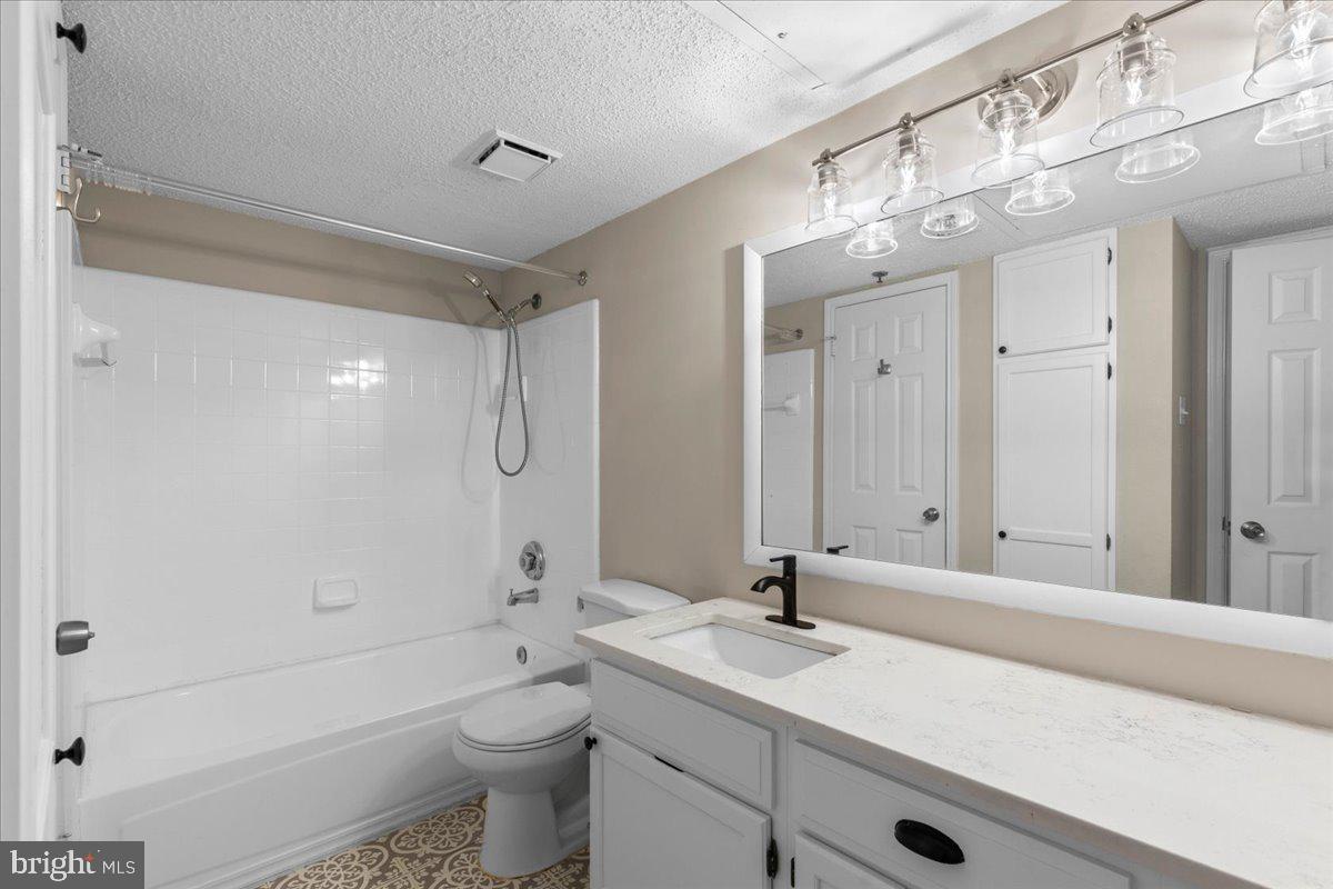 FOUNTAINS AT MCLEAN - Residential Lease