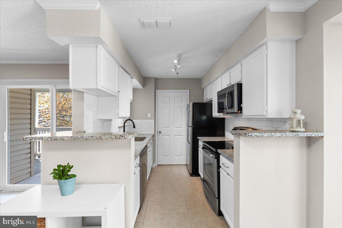 FOUNTAINS AT MCLEAN - Residential Lease