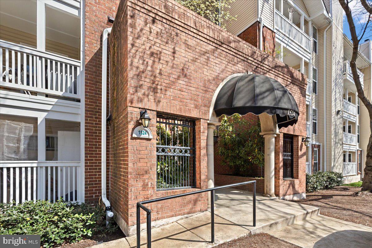 FOUNTAINS AT MCLEAN - Residential Lease