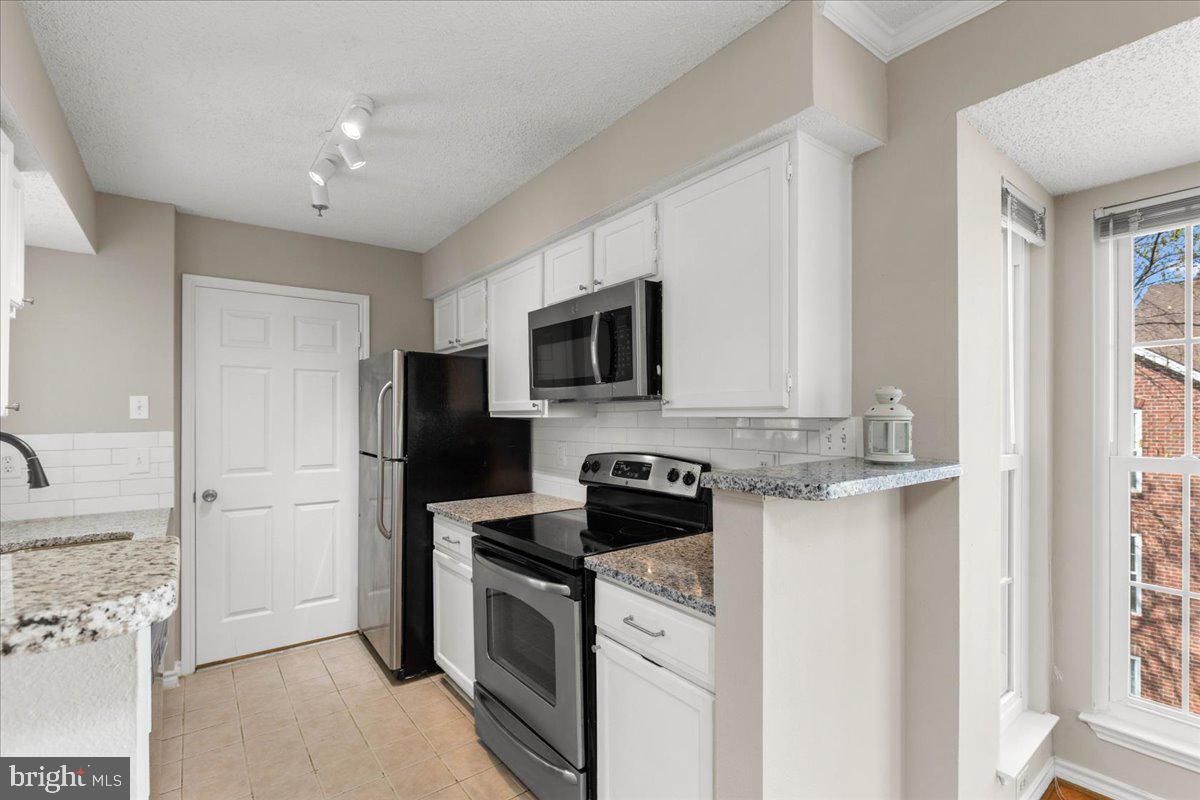 FOUNTAINS AT MCLEAN - Residential Lease