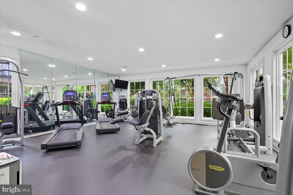 FOUNTAINS AT MCLEAN - Residential Lease