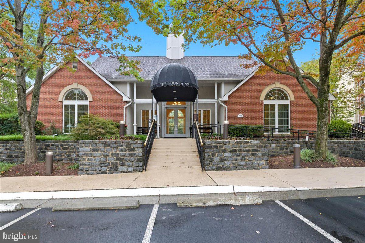 FOUNTAINS AT MCLEAN - Residential Lease