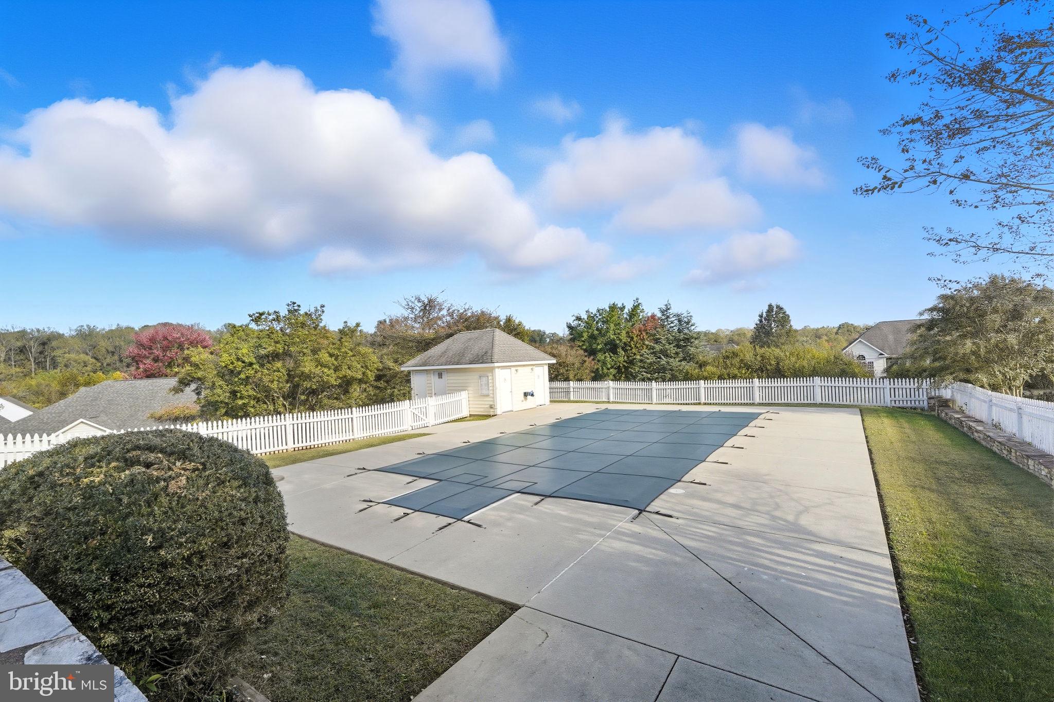 SUFFIELD MEADOWS - Residential