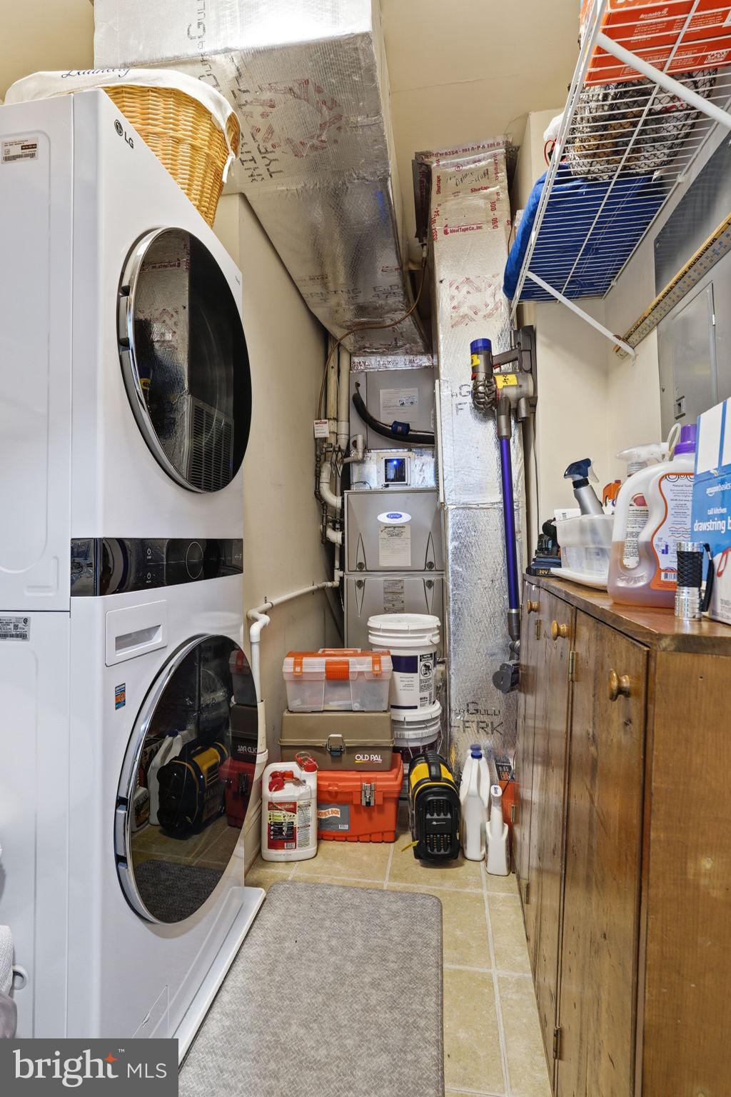 SUFFIELD MEADOWS - Residential