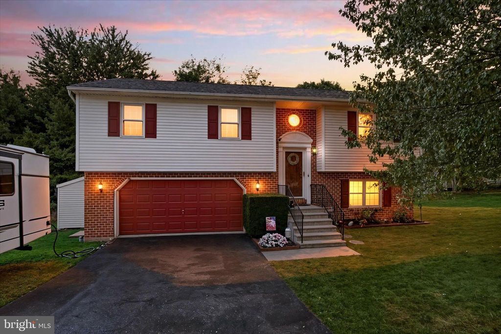 Photo of 413 Appaloosa Way, RED LION, PA 17356 (MLS # PAYK2090400)