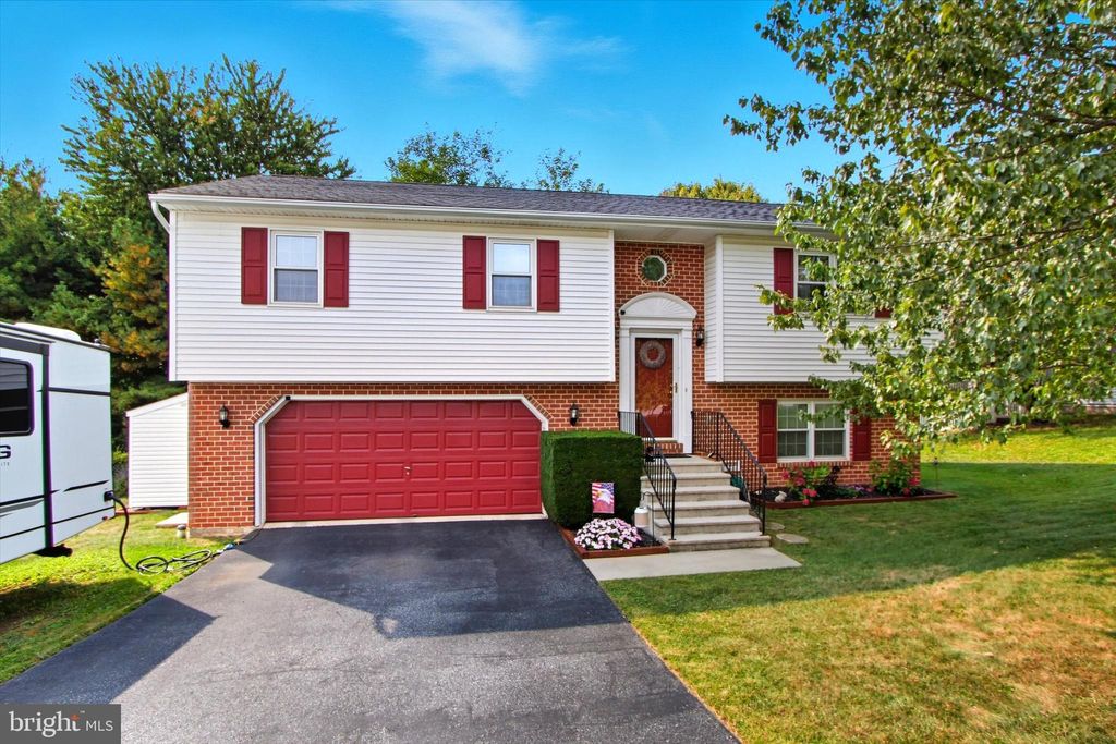 Photo of 413 Appaloosa Way, RED LION, PA 17356 (MLS # PAYK2090400)