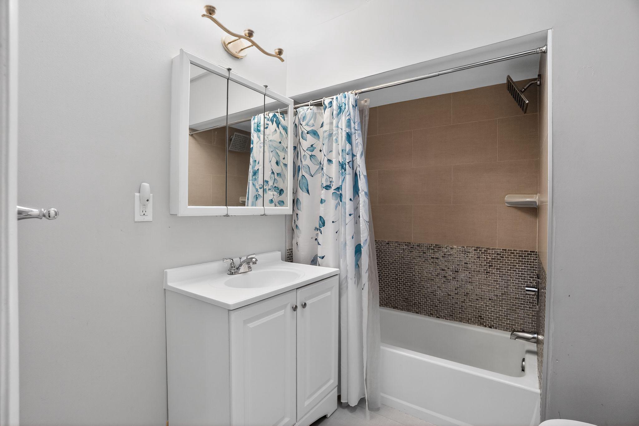 ROXBOROUGH - Residential