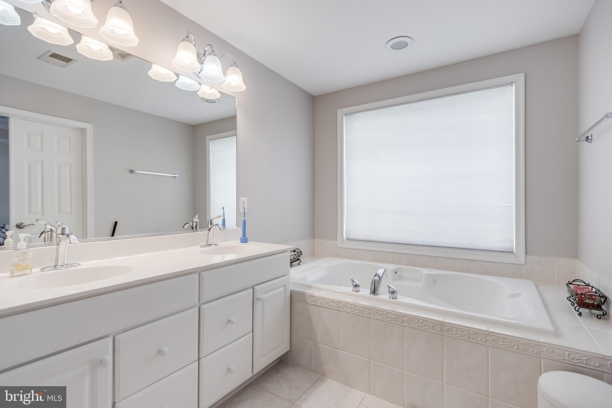 LAUREL HILL LANDBAY - Residential