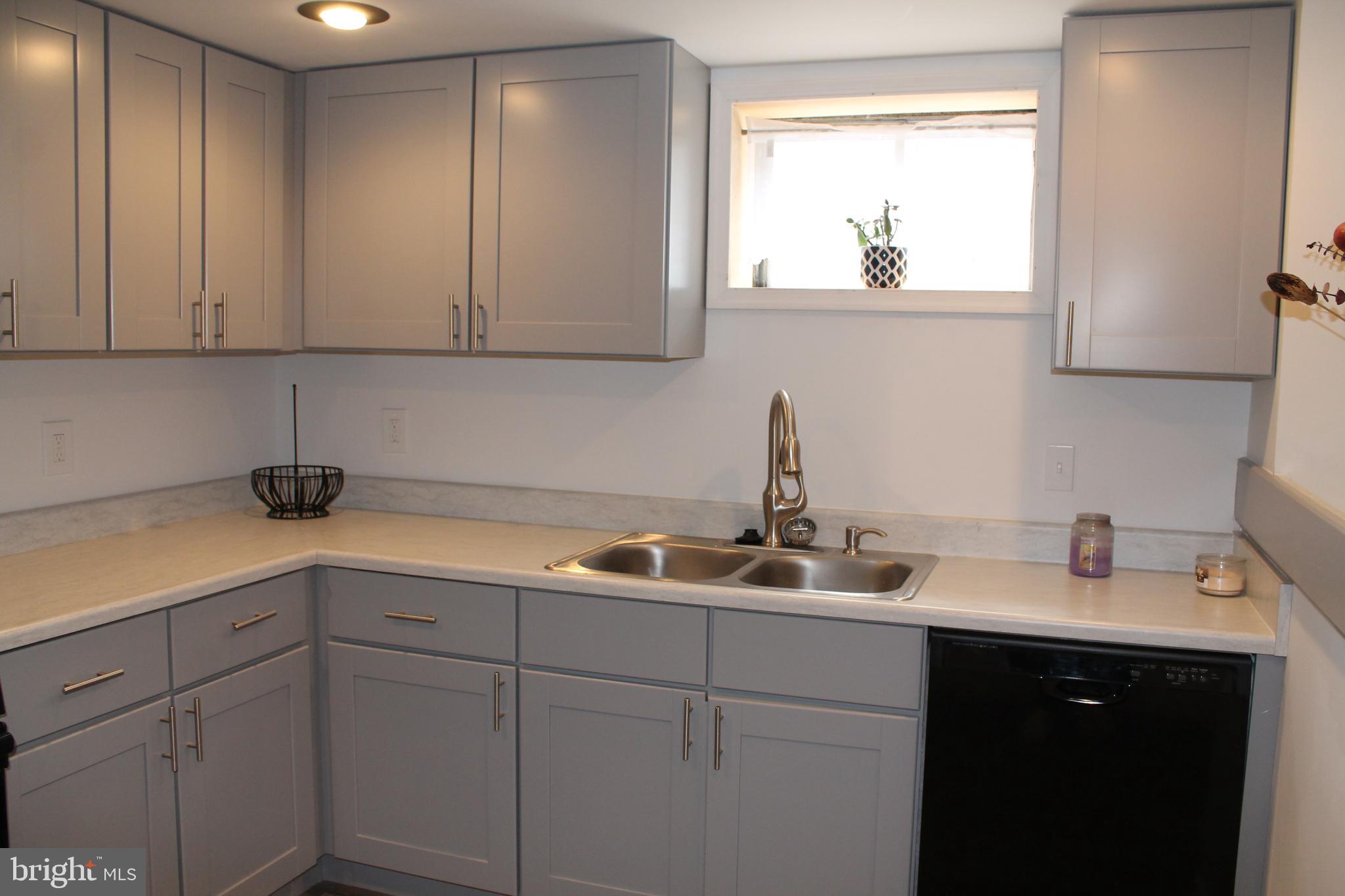 BRENTWOOD-CZARRAS ADDN - Residential Lease