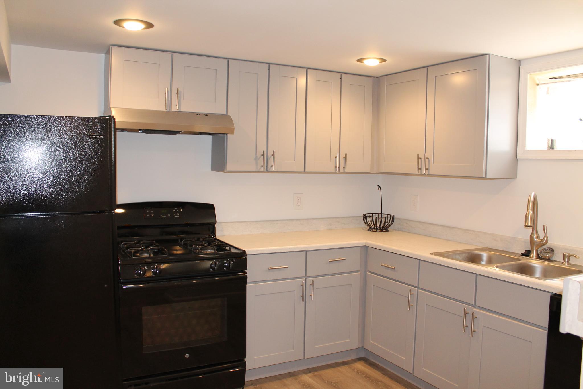 BRENTWOOD-CZARRAS ADDN - Residential Lease