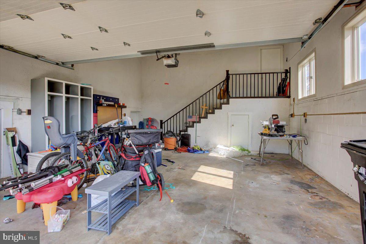 MEETING HOUSE HEIGHTS - Residential