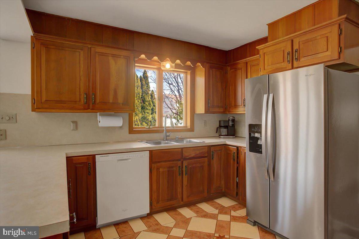 MEETING HOUSE HEIGHTS - Residential