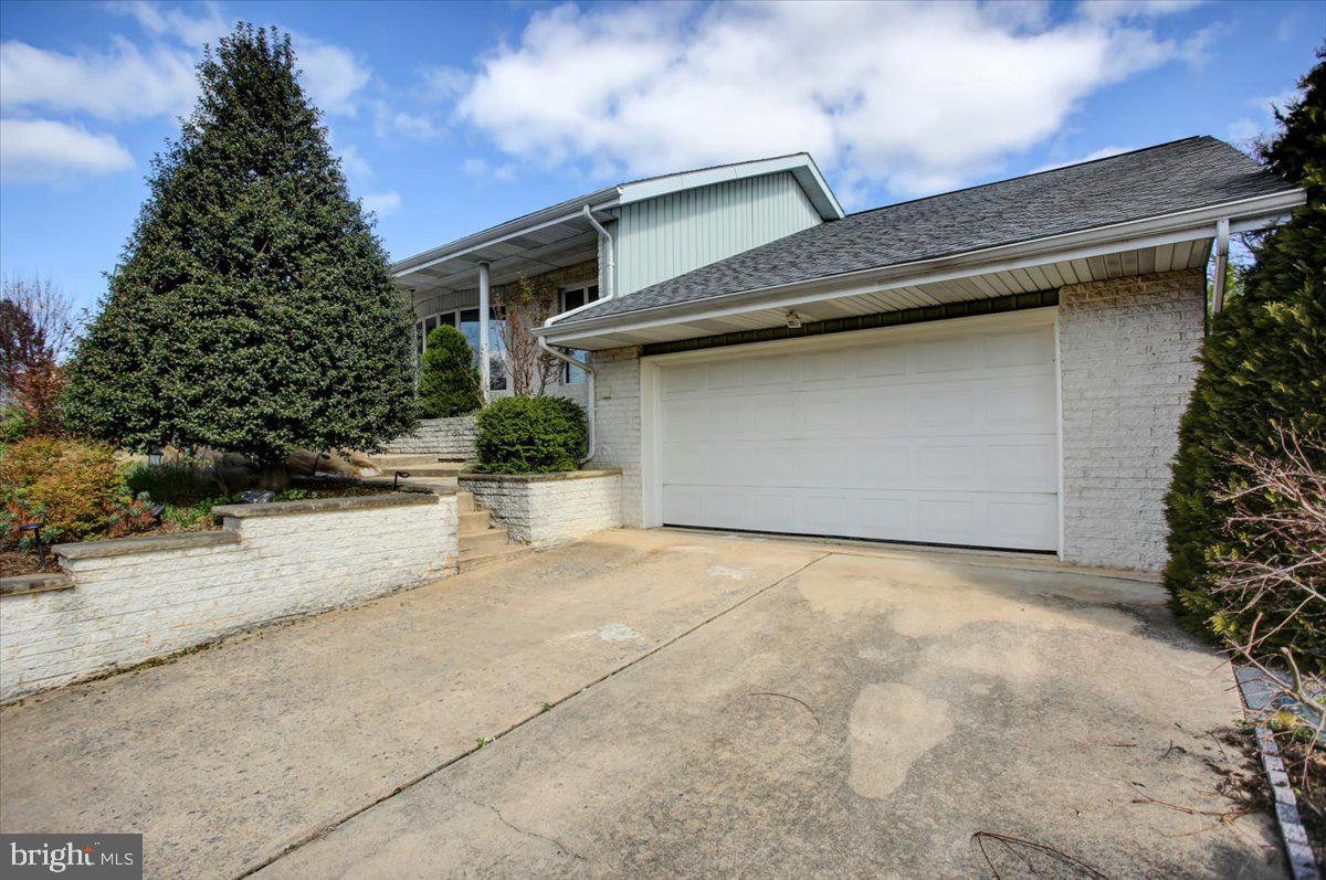 MEETING HOUSE HEIGHTS - Residential