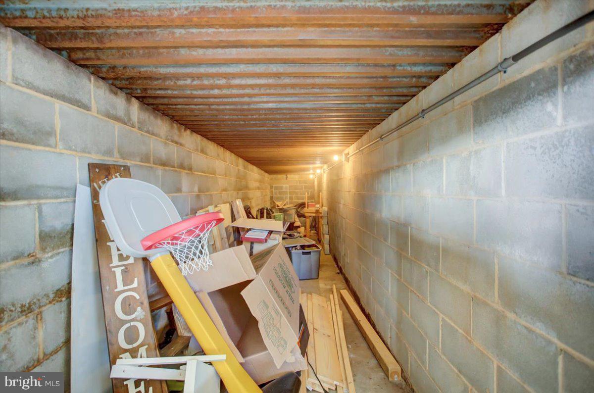 MEETING HOUSE HEIGHTS - Residential