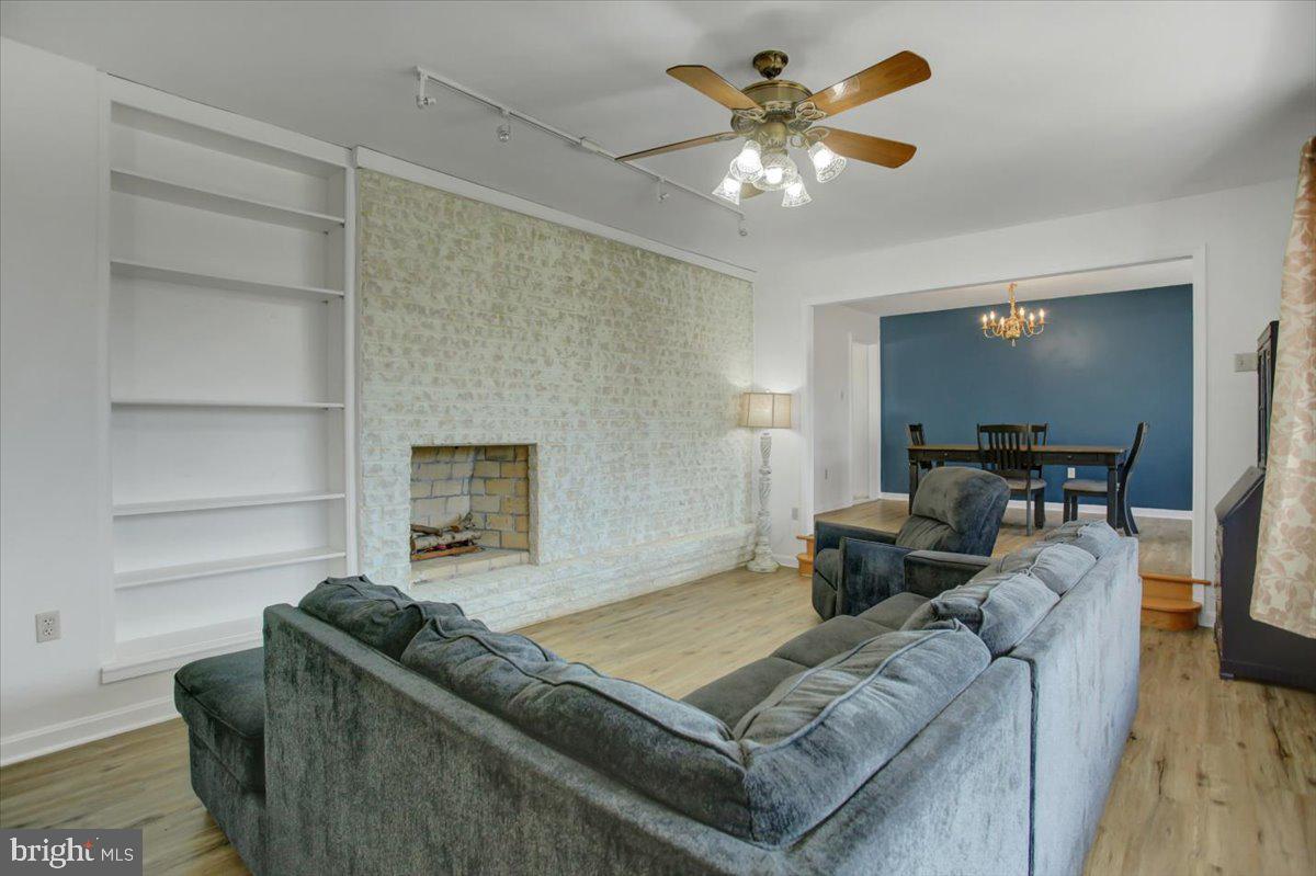 MEETING HOUSE HEIGHTS - Residential