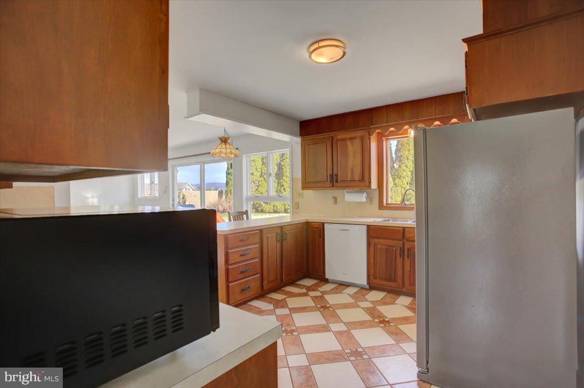 MEETING HOUSE HEIGHTS - Residential