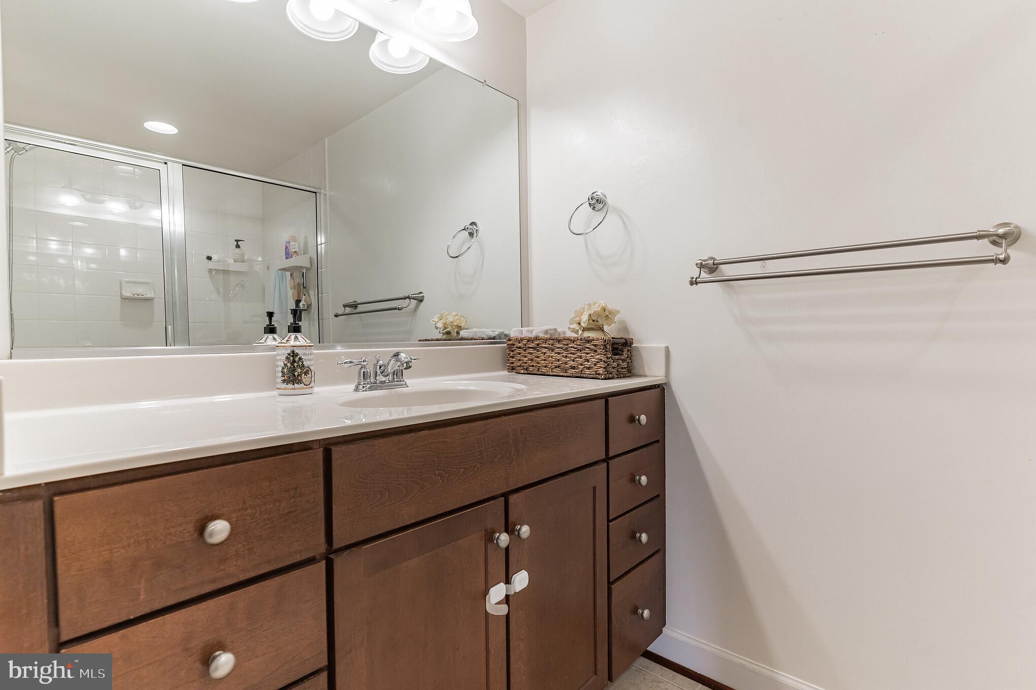 WEST VILLAGE OF SHIRLINGTON - Residential