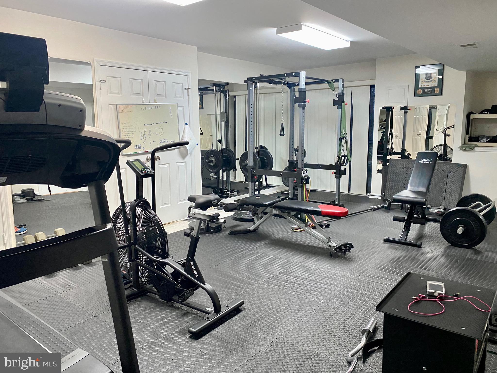 HUNTINGTON WOODS - Residential