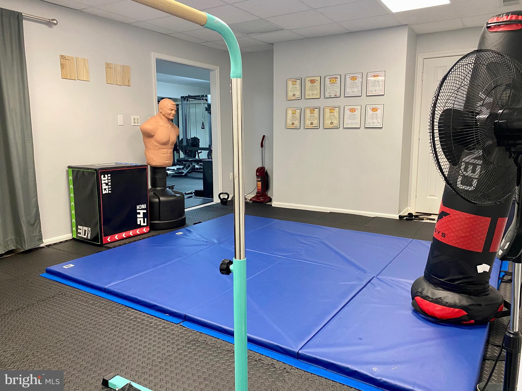 HUNTINGTON WOODS - Residential