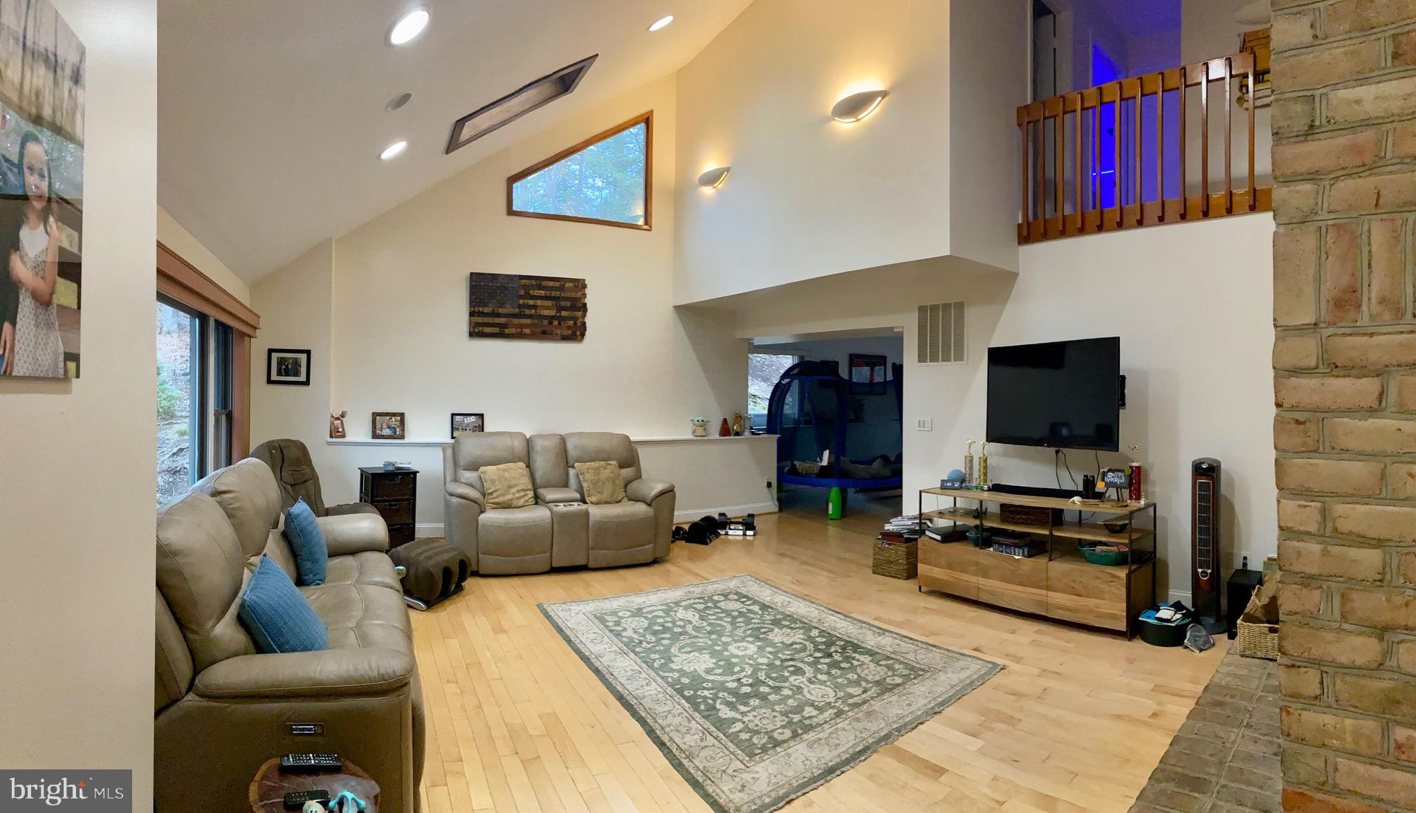 HUNTINGTON WOODS - Residential