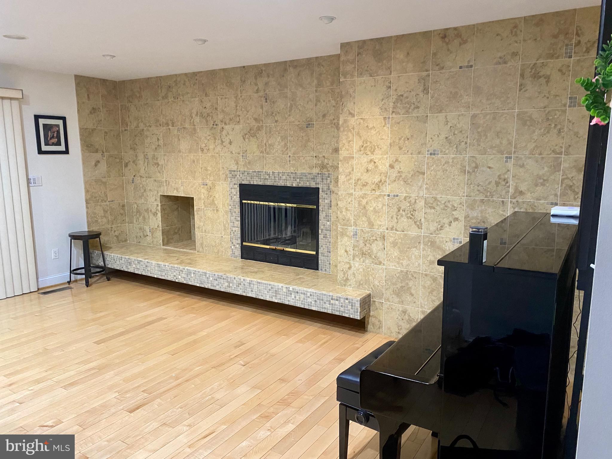 HUNTINGTON WOODS - Residential