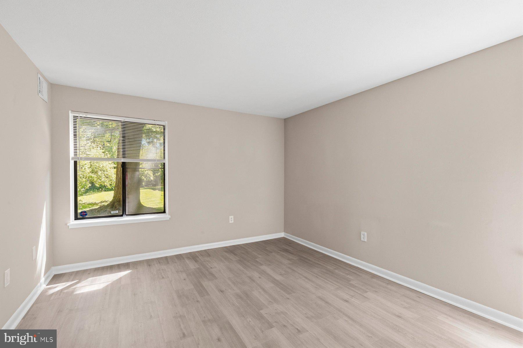 SHADOW OAKS - Residential