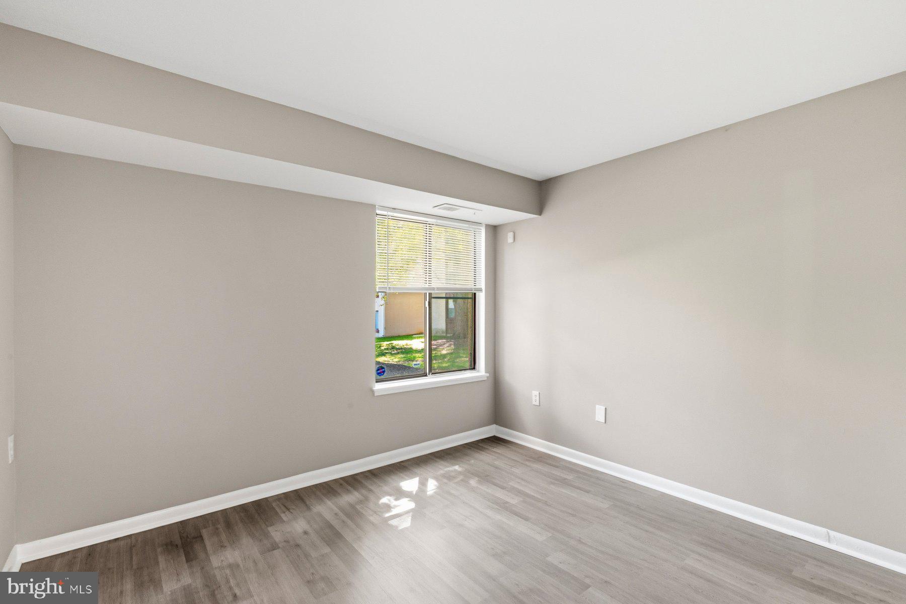 SHADOW OAKS - Residential