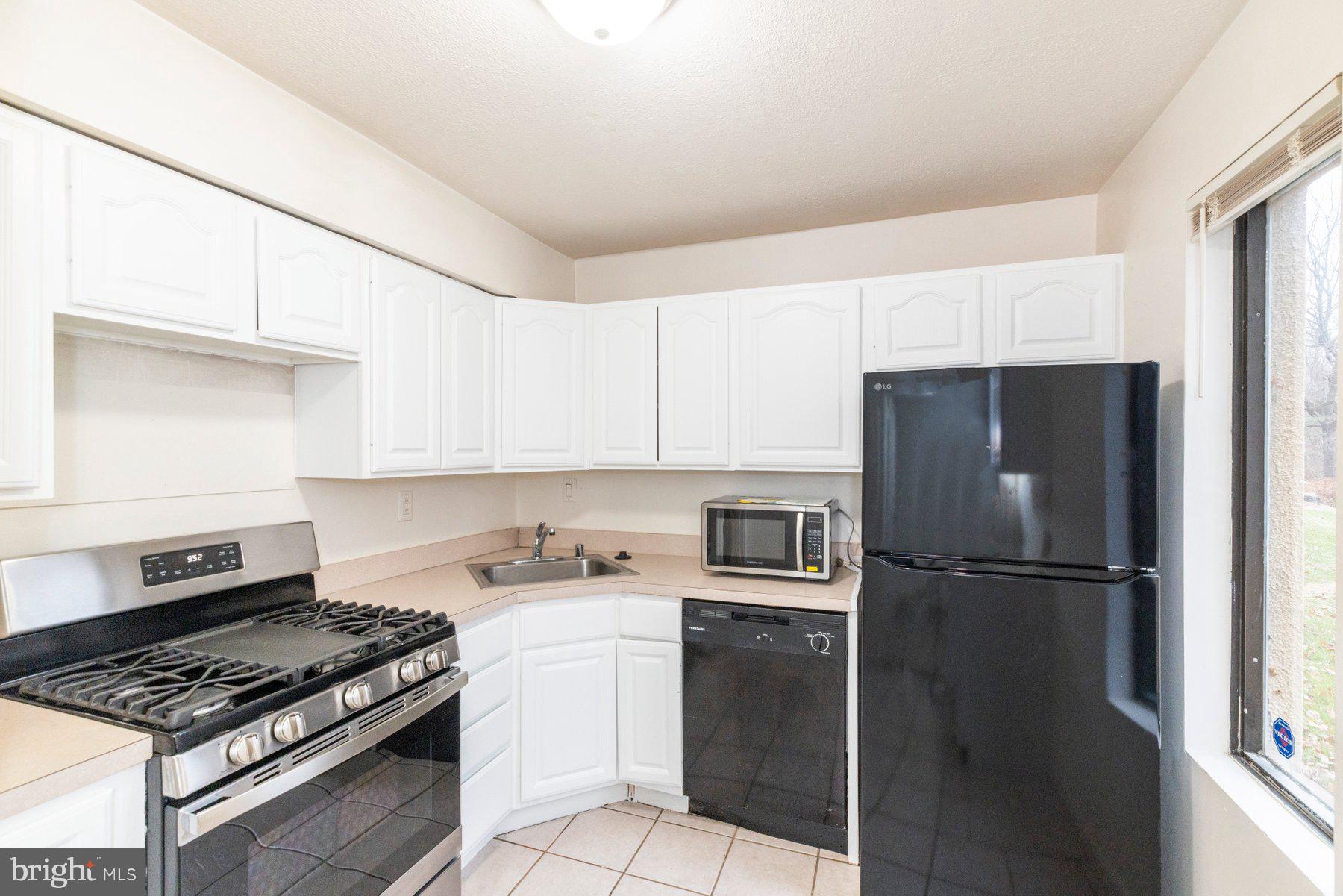 SHADOW OAKS - Residential