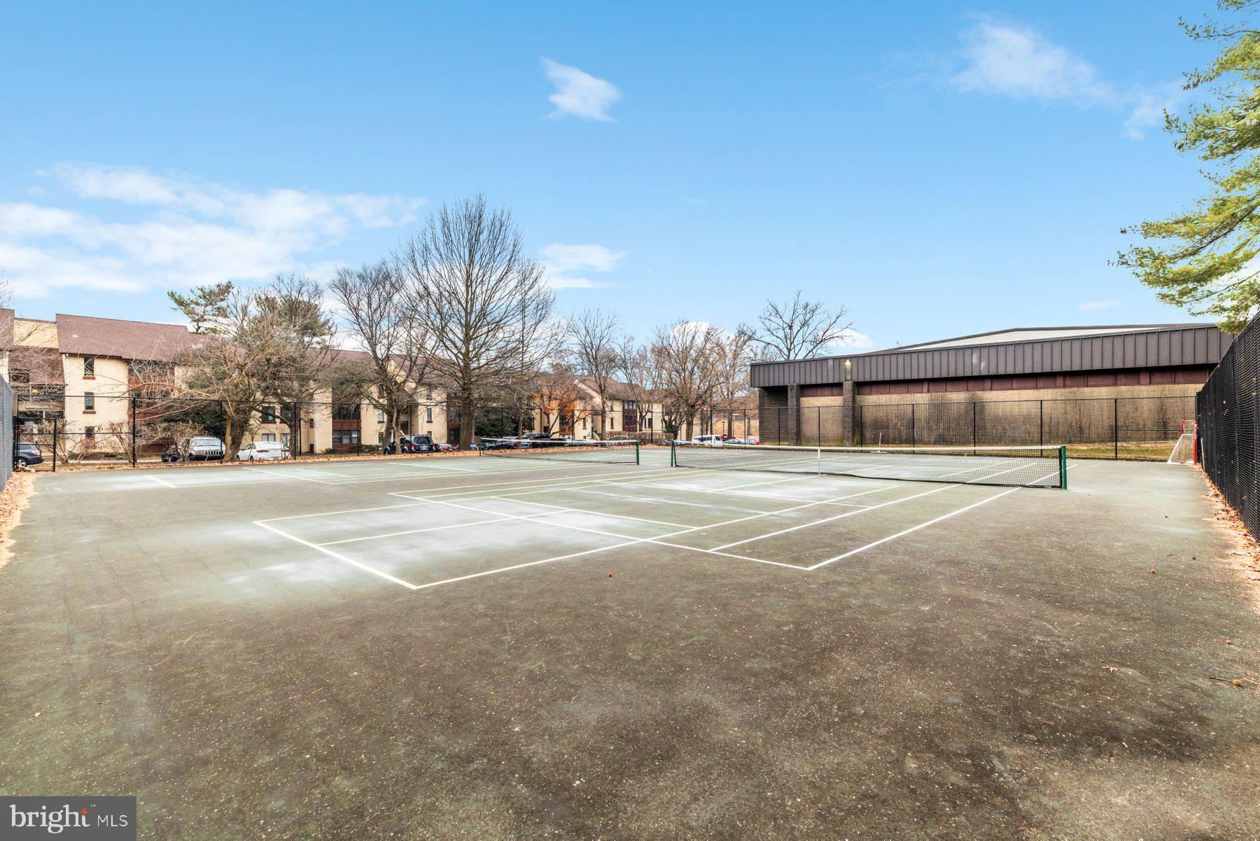 SHADOW OAKS - Residential