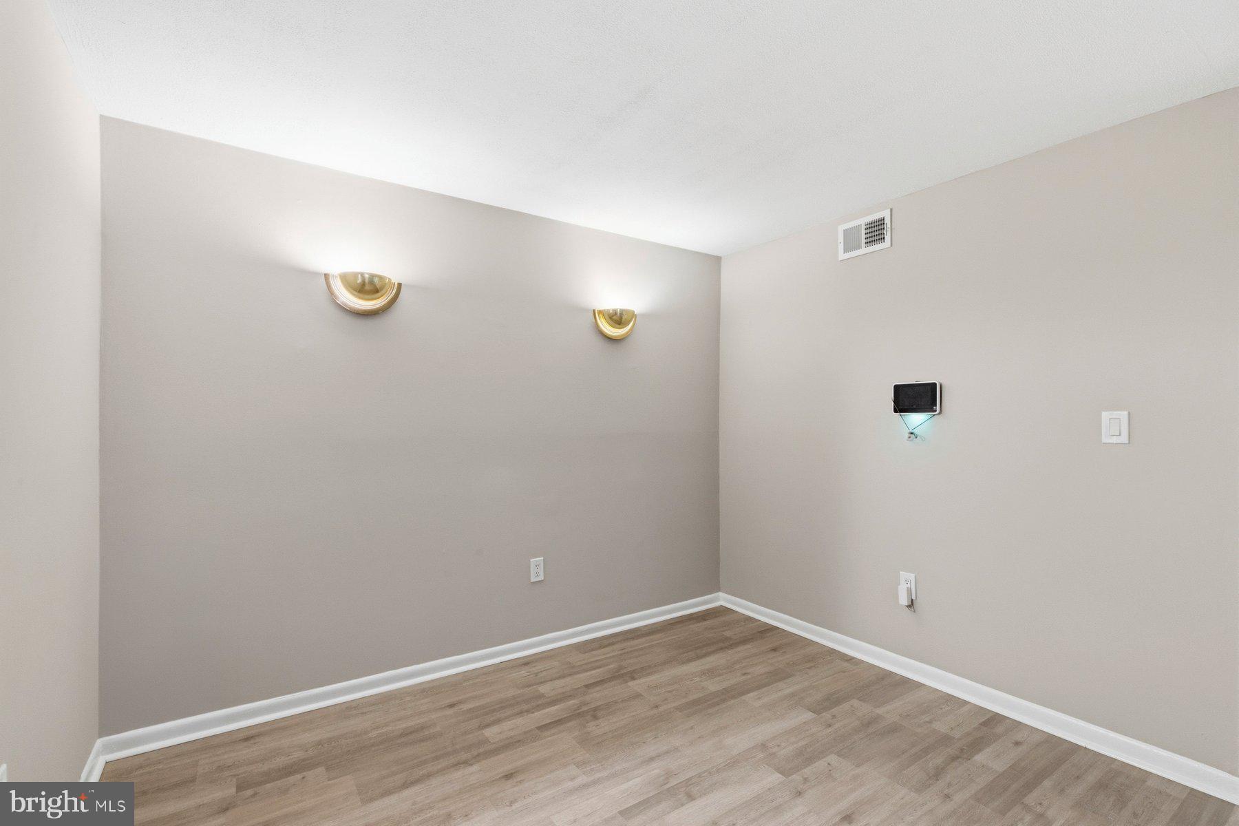 SHADOW OAKS - Residential