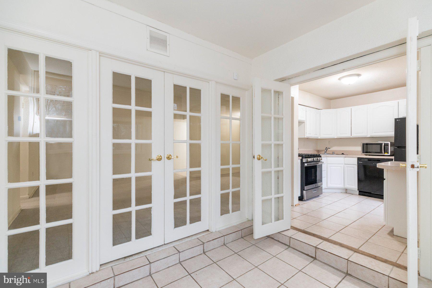 SHADOW OAKS - Residential