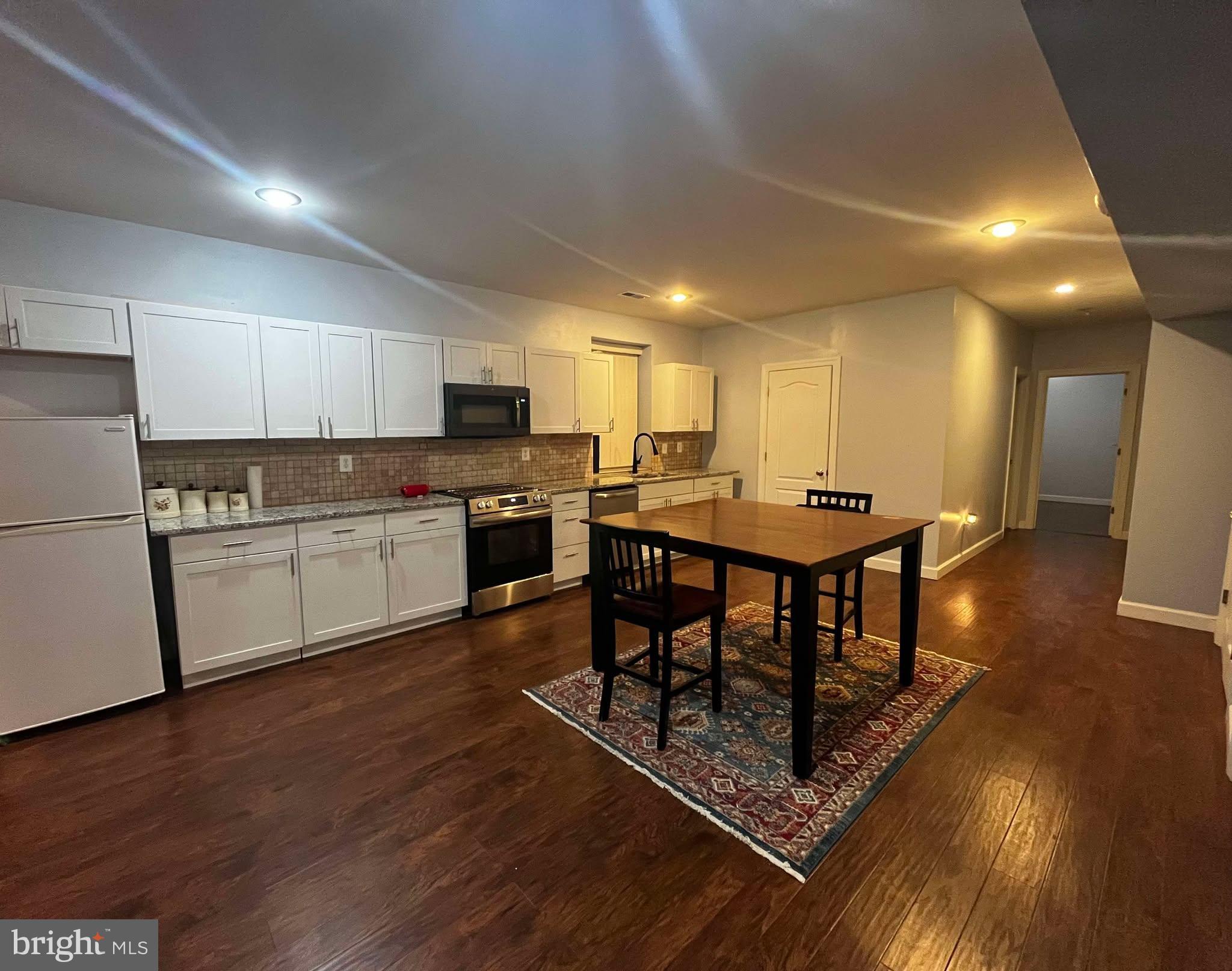 AUGUSTINE NORTH - Residential Lease