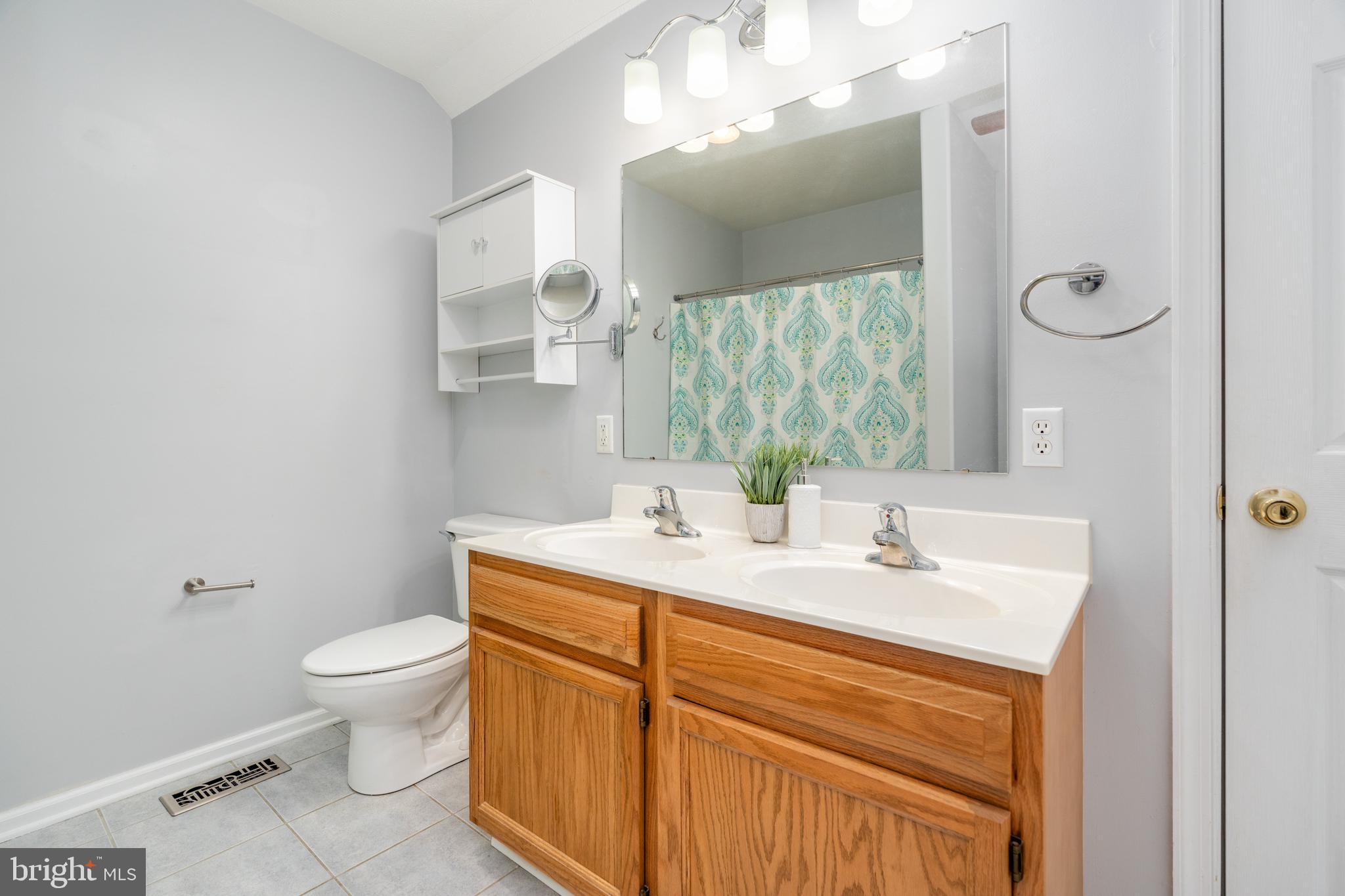 WALNUT HILL - Residential