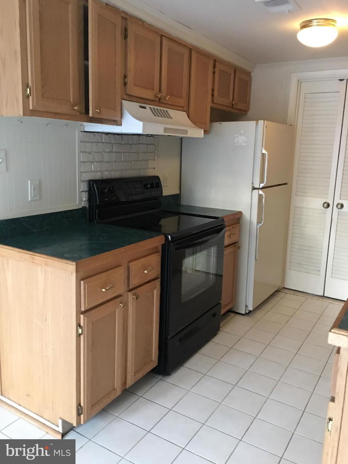 ELYSIAN WOODS - Residential Lease