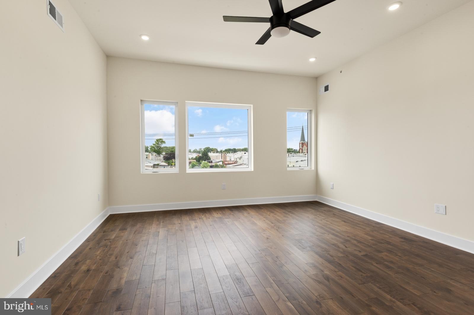 BRIDESBURG - Residential