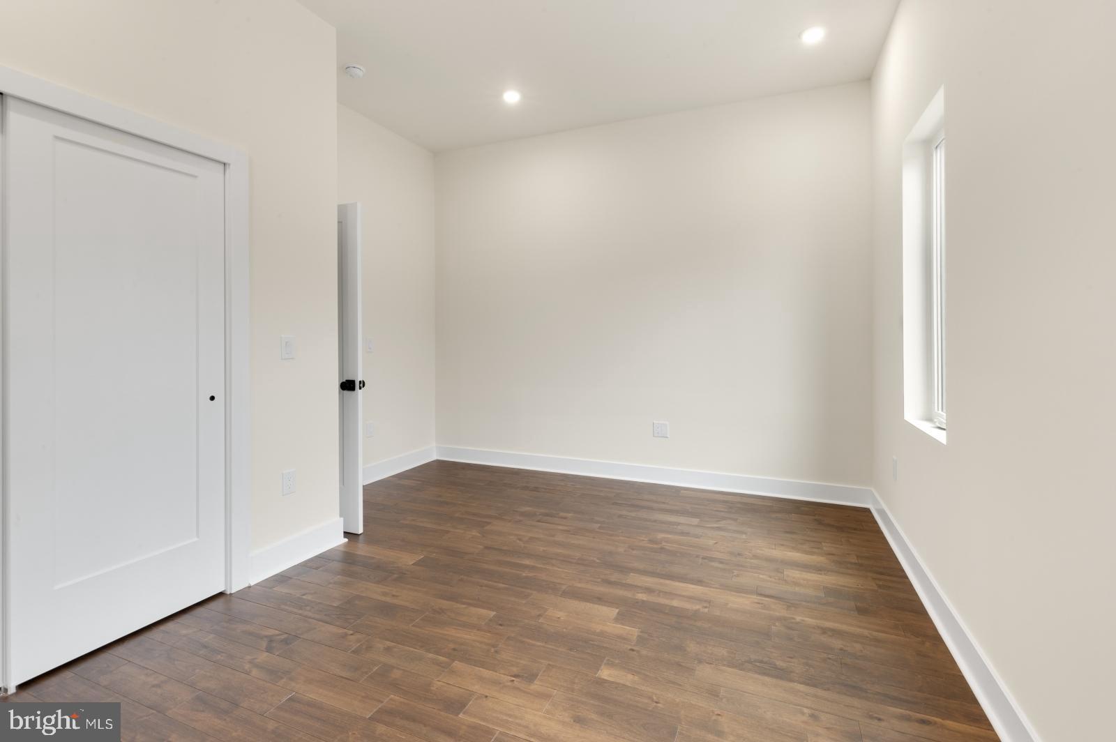BRIDESBURG - Residential
