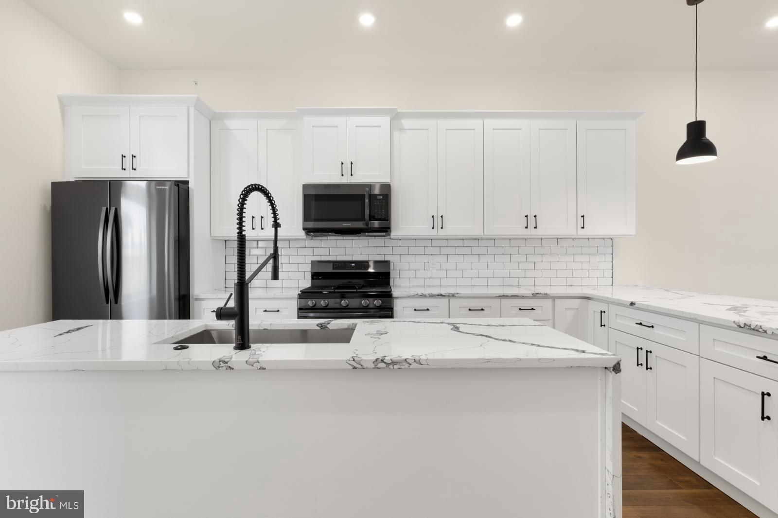 BRIDESBURG - Residential