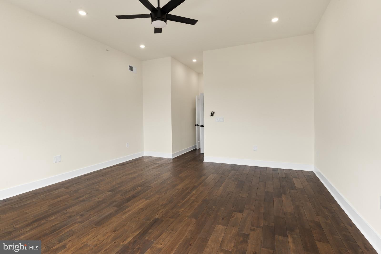 BRIDESBURG - Residential