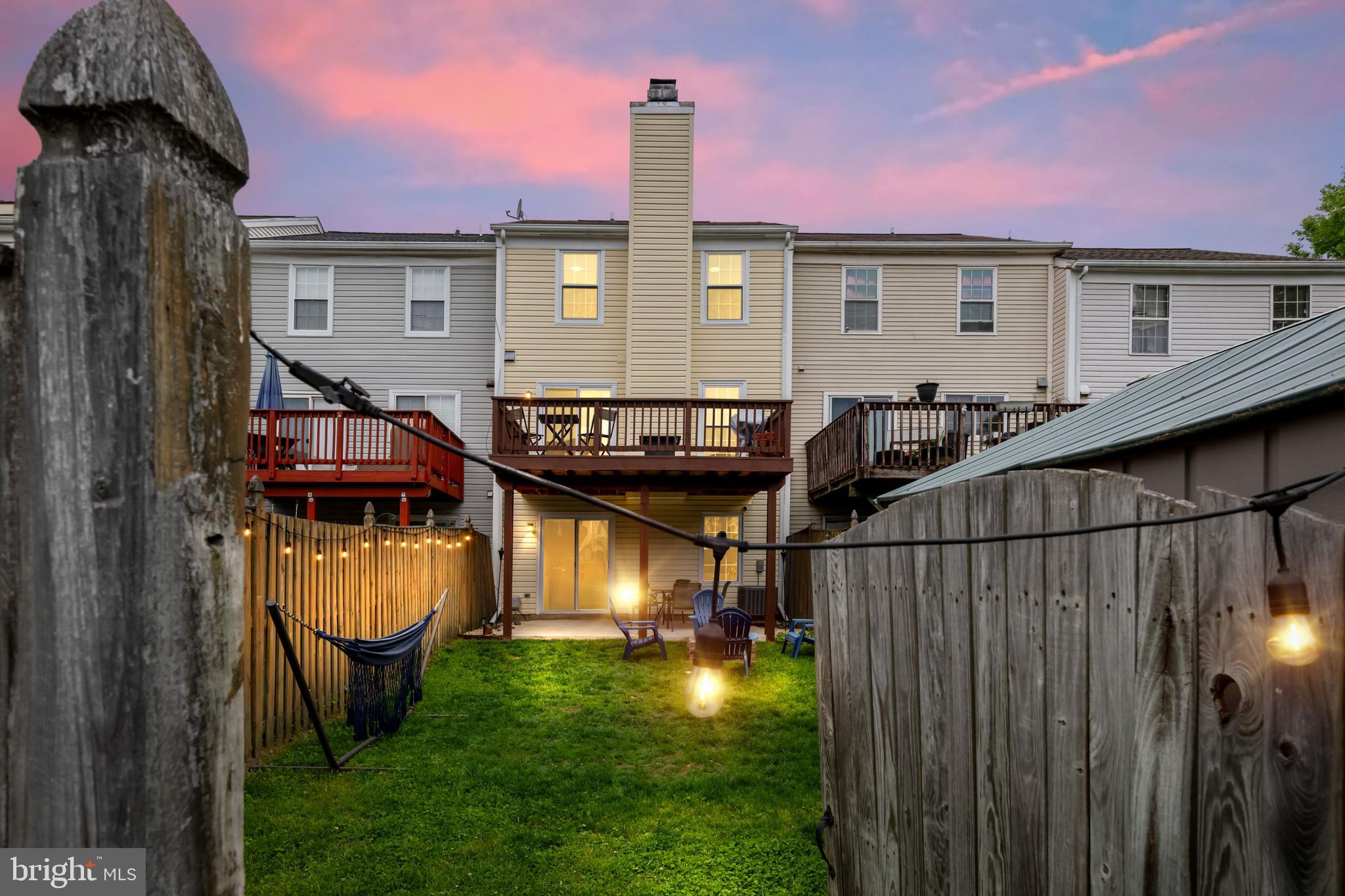 1806 GLENDALE LANE