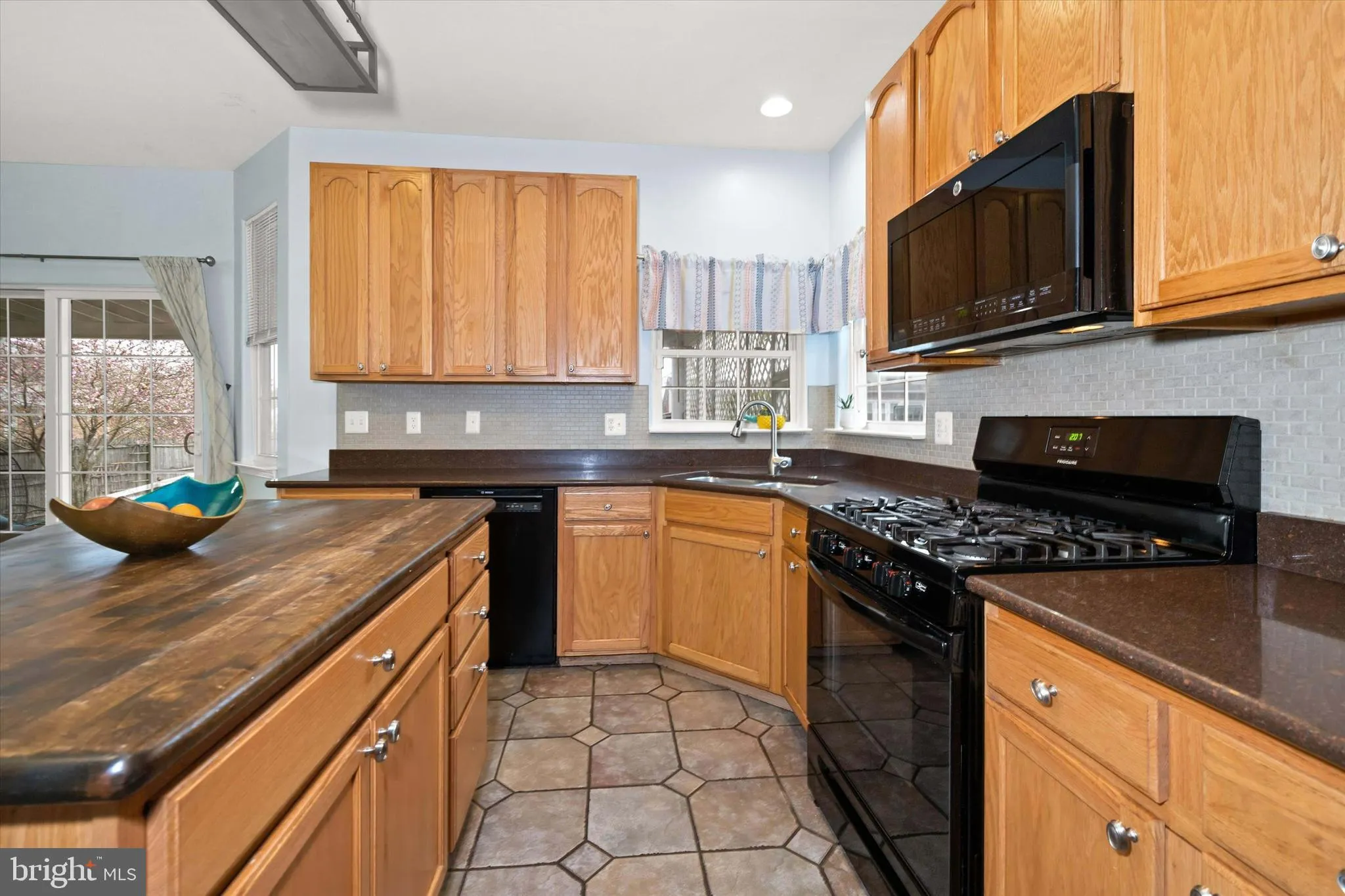 Wilmington, Delaware 19808, United States, 5 Bedrooms Bedrooms, ,4 BathroomsBathrooms,Residential,Pending,110327