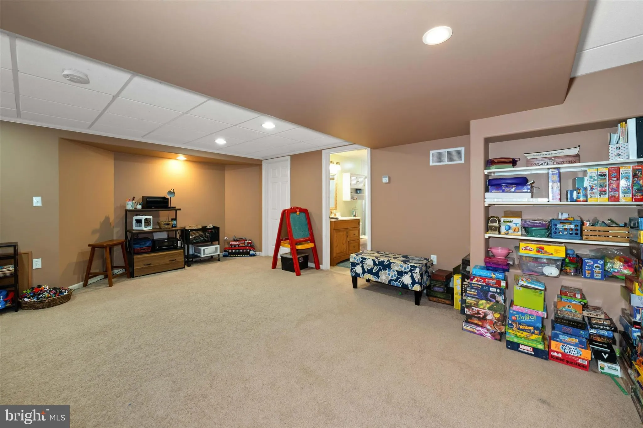 Wilmington, Delaware 19808, United States, 5 Bedrooms Bedrooms, ,4 BathroomsBathrooms,Residential,Pending,110327