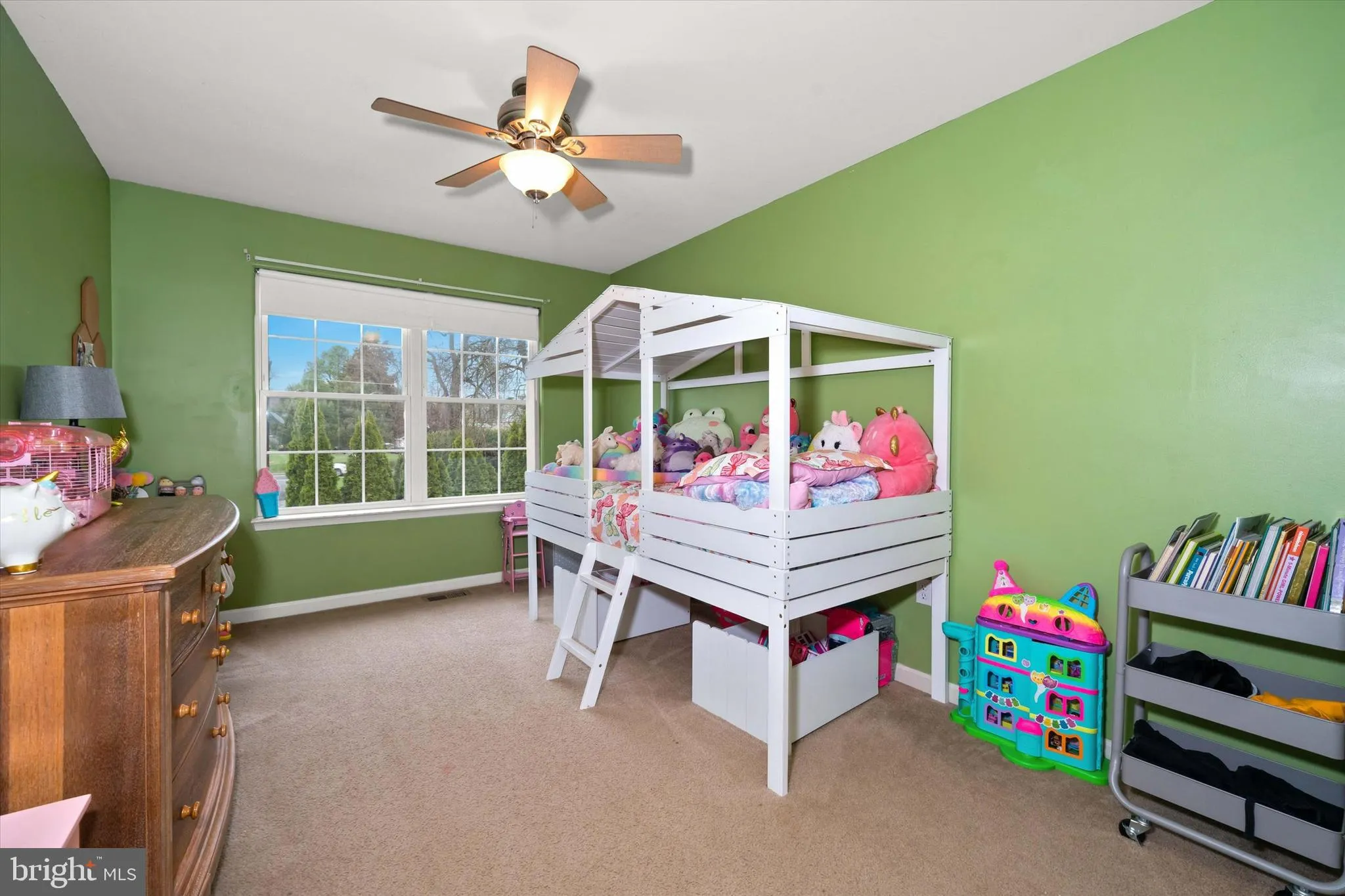 Wilmington, Delaware 19808, United States, 5 Bedrooms Bedrooms, ,4 BathroomsBathrooms,Residential,Pending,110327